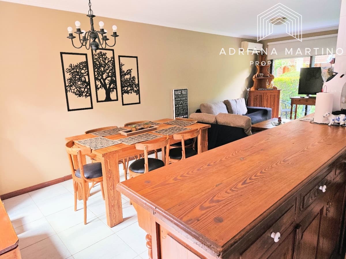 Hermoso duplex con parrillero en zona ideal para vivir todo el año.
