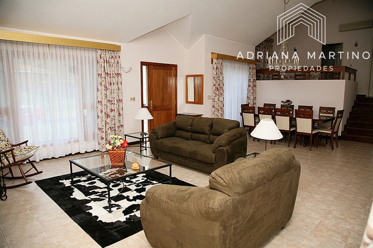 Casa en la Mansa 3 dormitorios y dependencia con barbacoa y amplio jardín