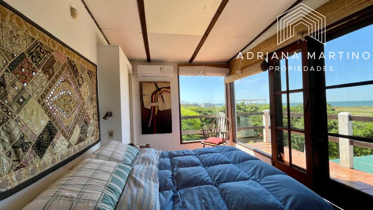 Venta de Casa a Metros del Mar – Entorno Natural y Amplio Terreno