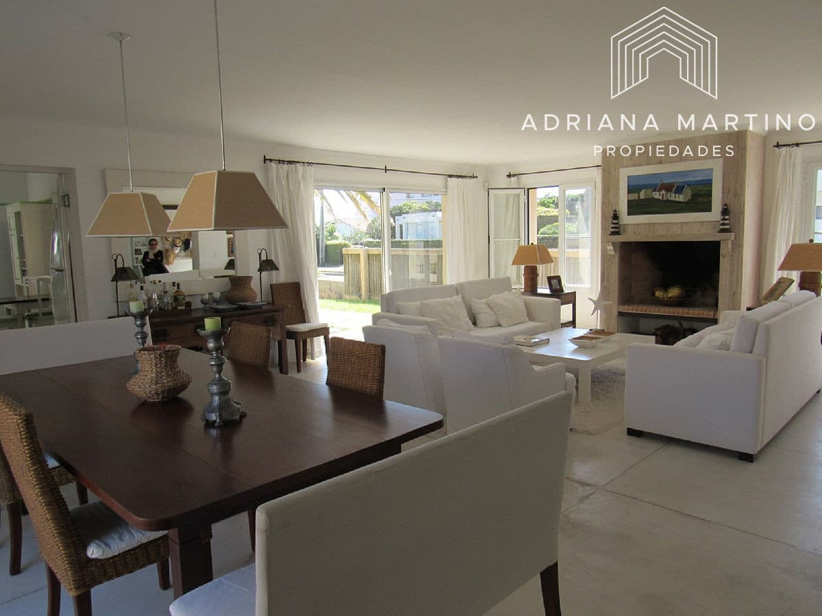 Excelente residencia en el casco viejo de la Peninsula
