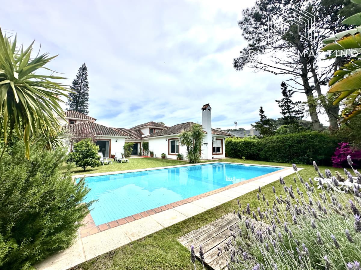 Casa en venta y alquiler temporal a metros de Playa Brava, Punta del Este