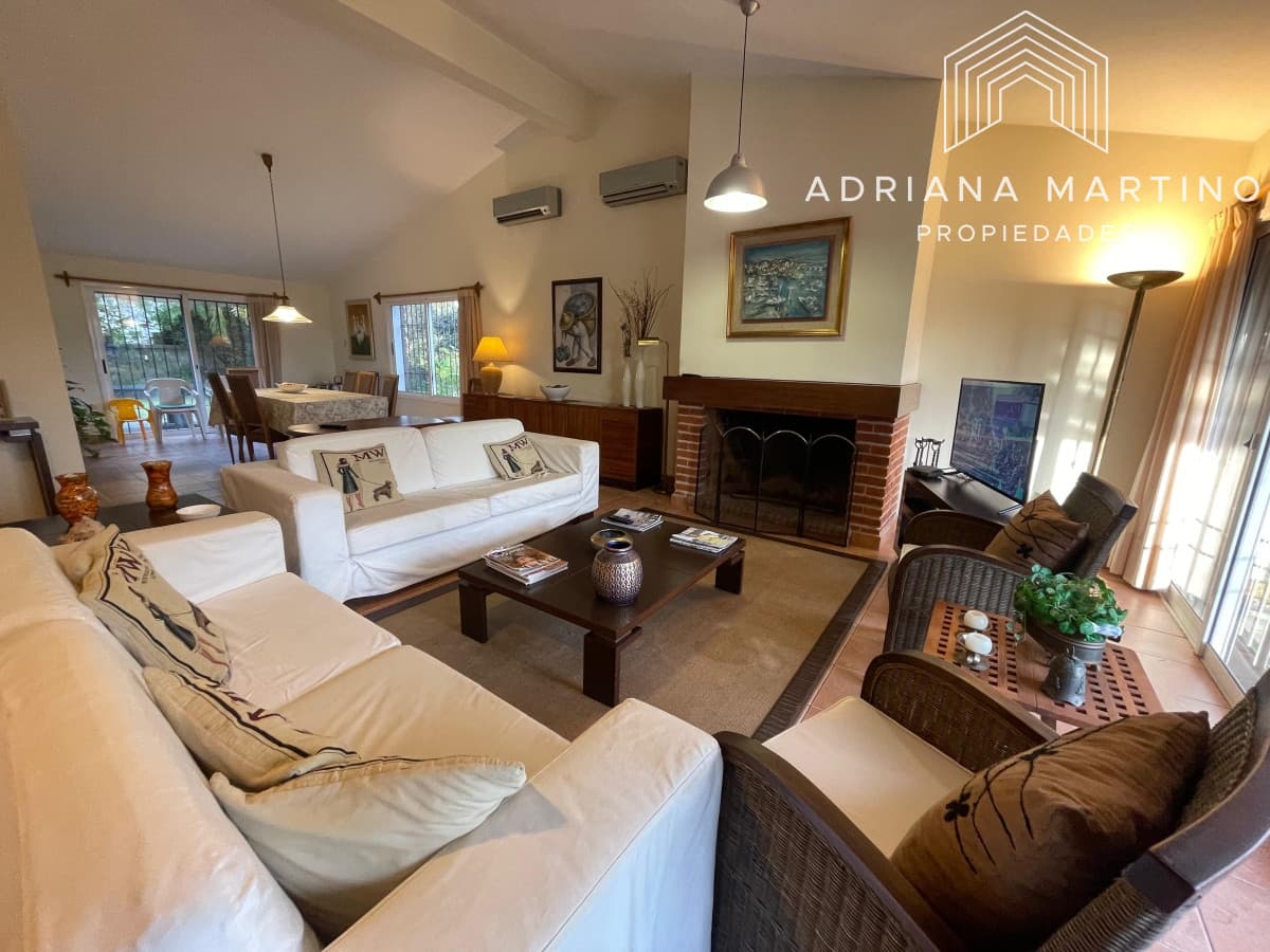 Hermosa casa en playa mansa