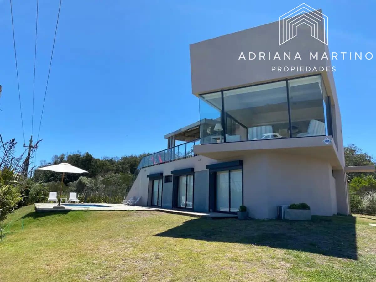 ¡Hermosa casa frente al mar!