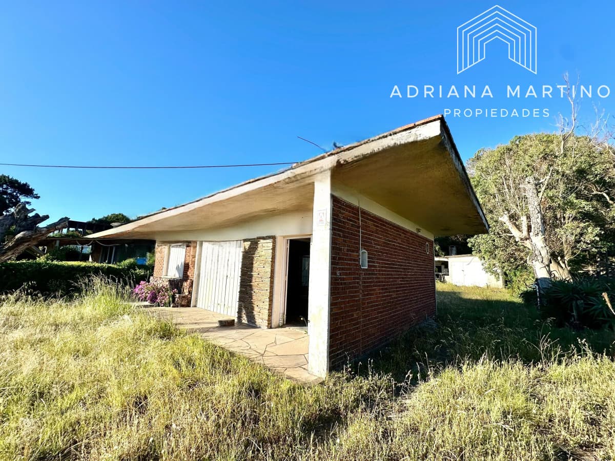 Excelente casa en venta en Playa Verde, a pasos del mar.