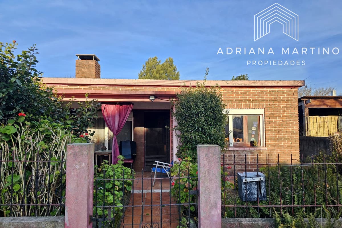 Oportunidad en barrio Biarritz: Solida construccion con gran potencial.