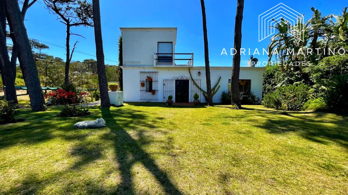 Venta de Casa a Metros del Mar – Entorno Natural y Amplio Terreno