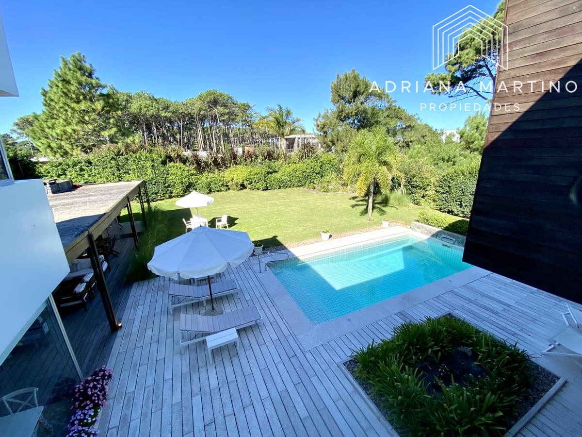 Hermosa residencia en playa brava a metros del mar  punta del este