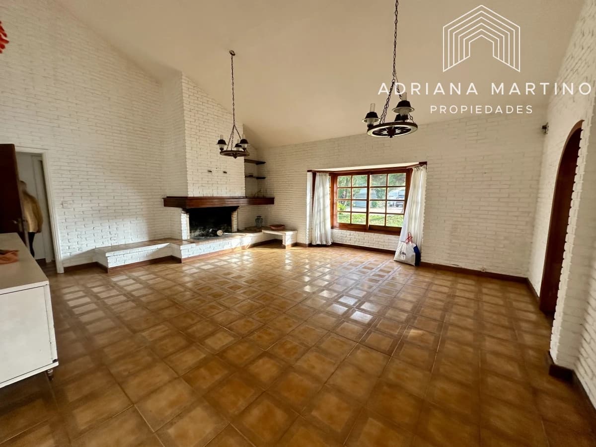 Cómoda casa con 8 dormitorios a metros de la playa mansa
