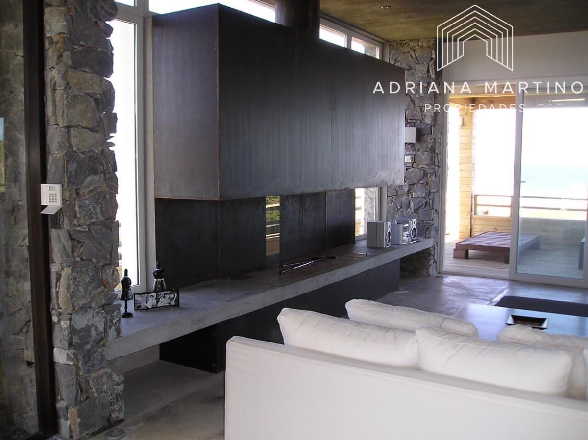 Hermosa casa en uno de los mas exclusivos balnearios de Punta del Este.