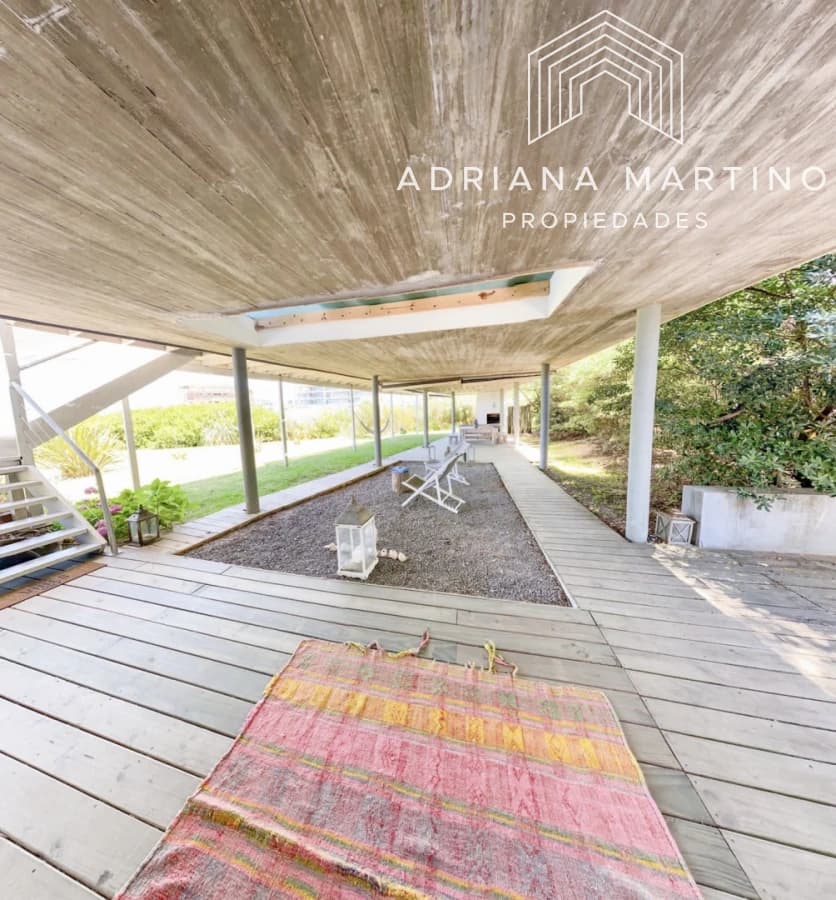 Casa en venta en primera línea al mar – El Chorro, Manantiales
