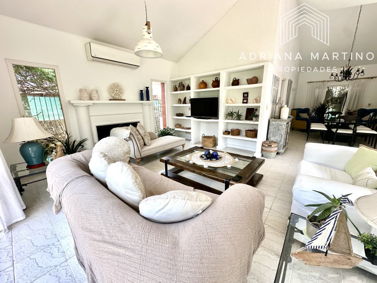 Casa en venta y alquiler temporal a metros de Playa Brava, Punta del Este