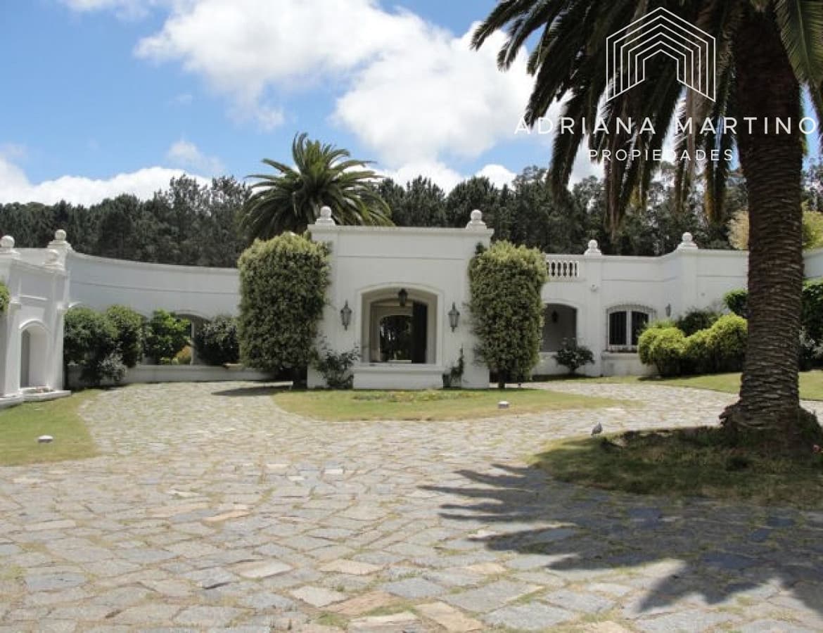 Amplia residencia con magnifica privacidad