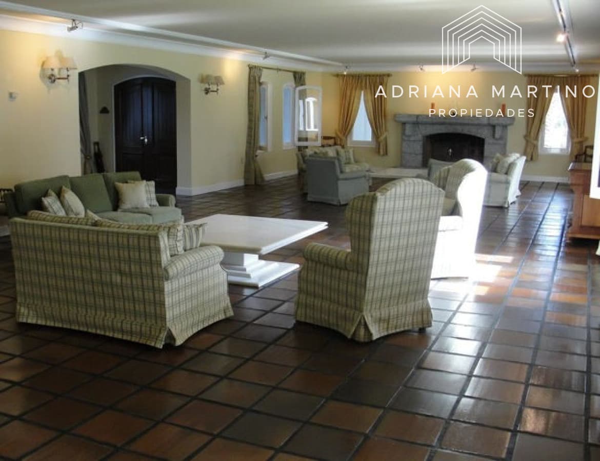 Amplia residencia con magnifica privacidad