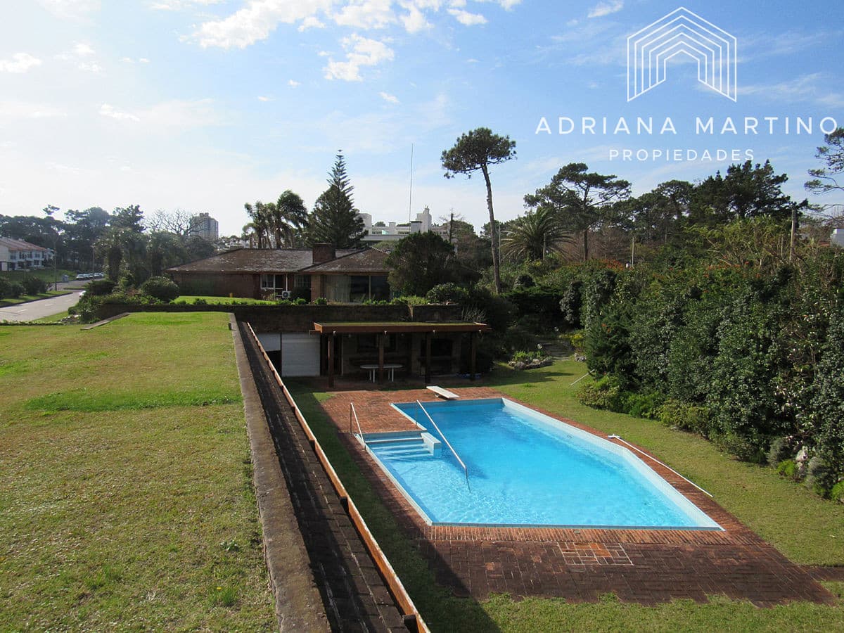 Gran casa a metros del mar espacios generosos y excelente construcción