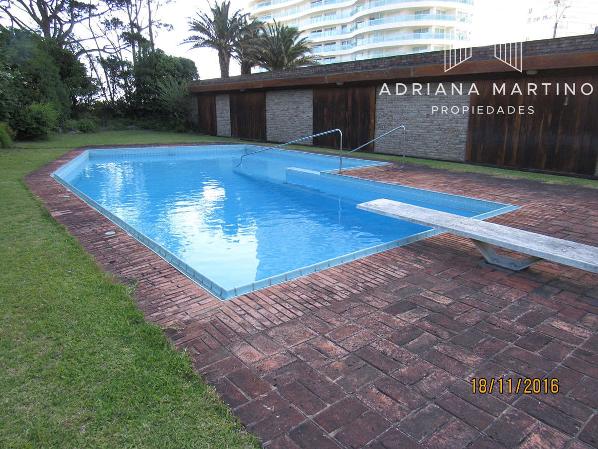 Gran casa a metros del mar espacios generosos y excelente construcción