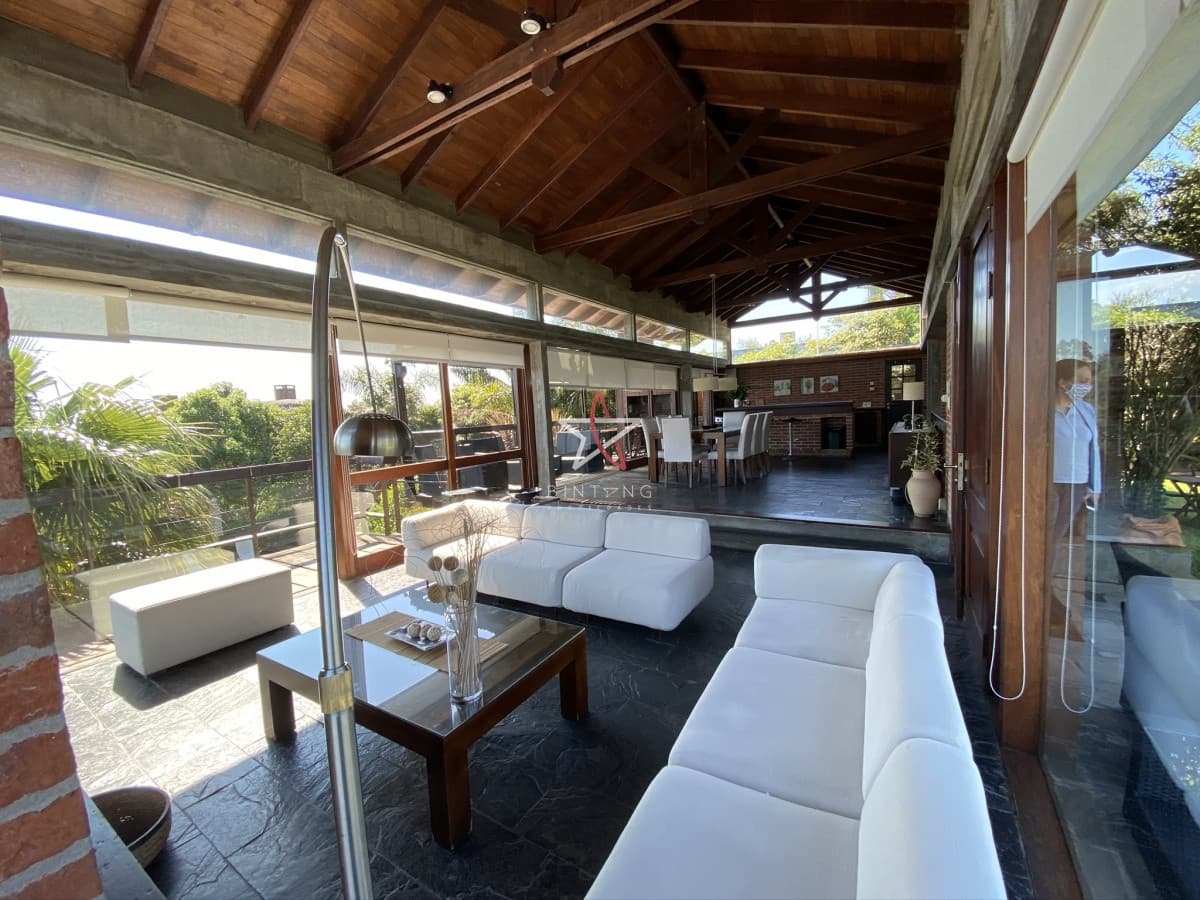 Casa en Punta Ballena 4 dormitorios con piscina y parrillero con espectacular vista al mar desde varios ambientes. - Bintang Propiedades