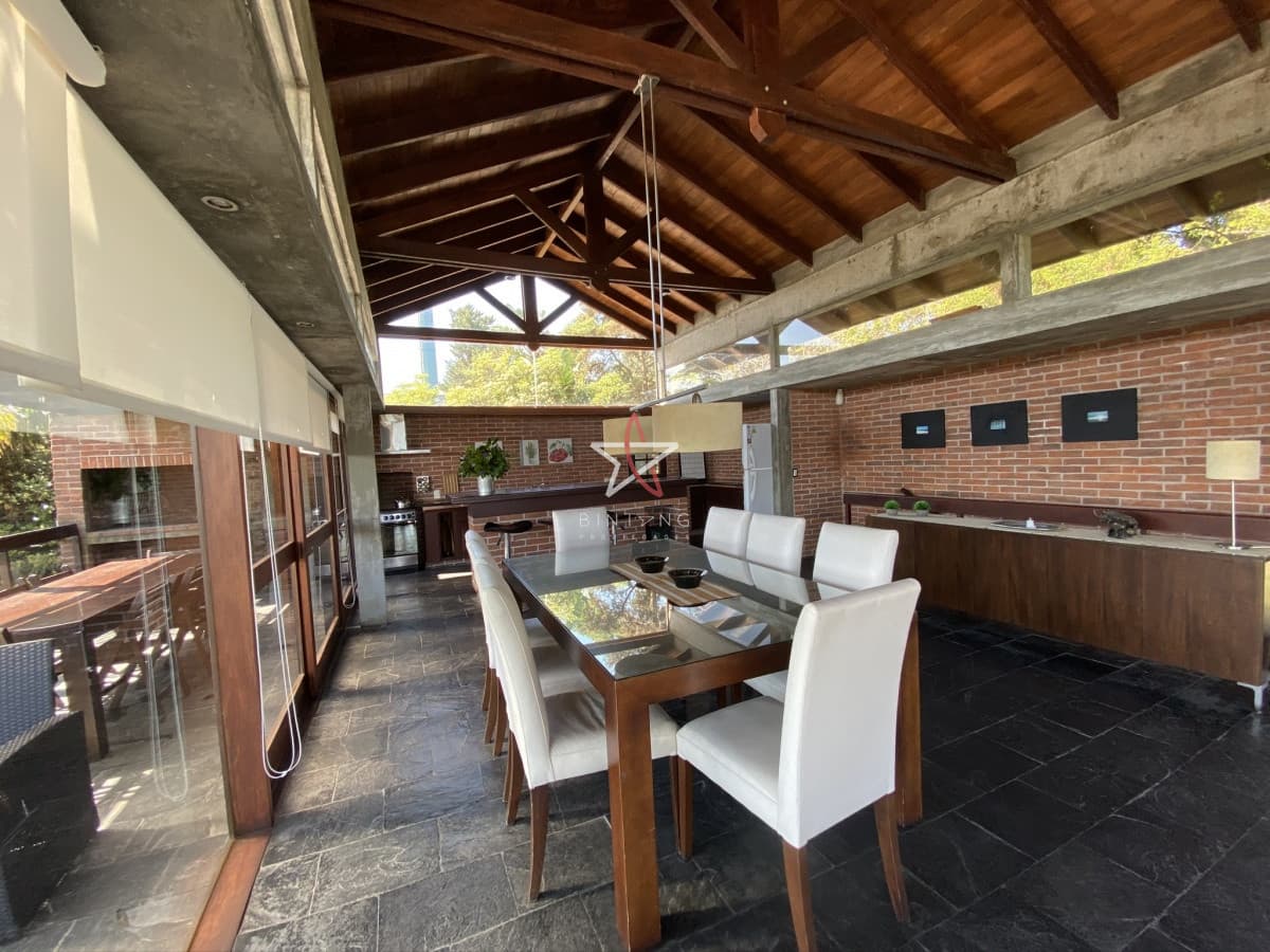 Casa en Punta Ballena 4 dormitorios con piscina y parrillero con espectacular vista al mar desde varios ambientes. - Bintang Propiedades
