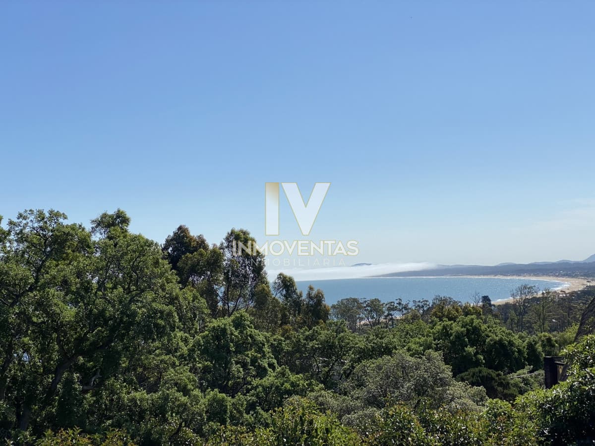 Casa en Punta Ballena 4 dormitorios con piscina y parrillero