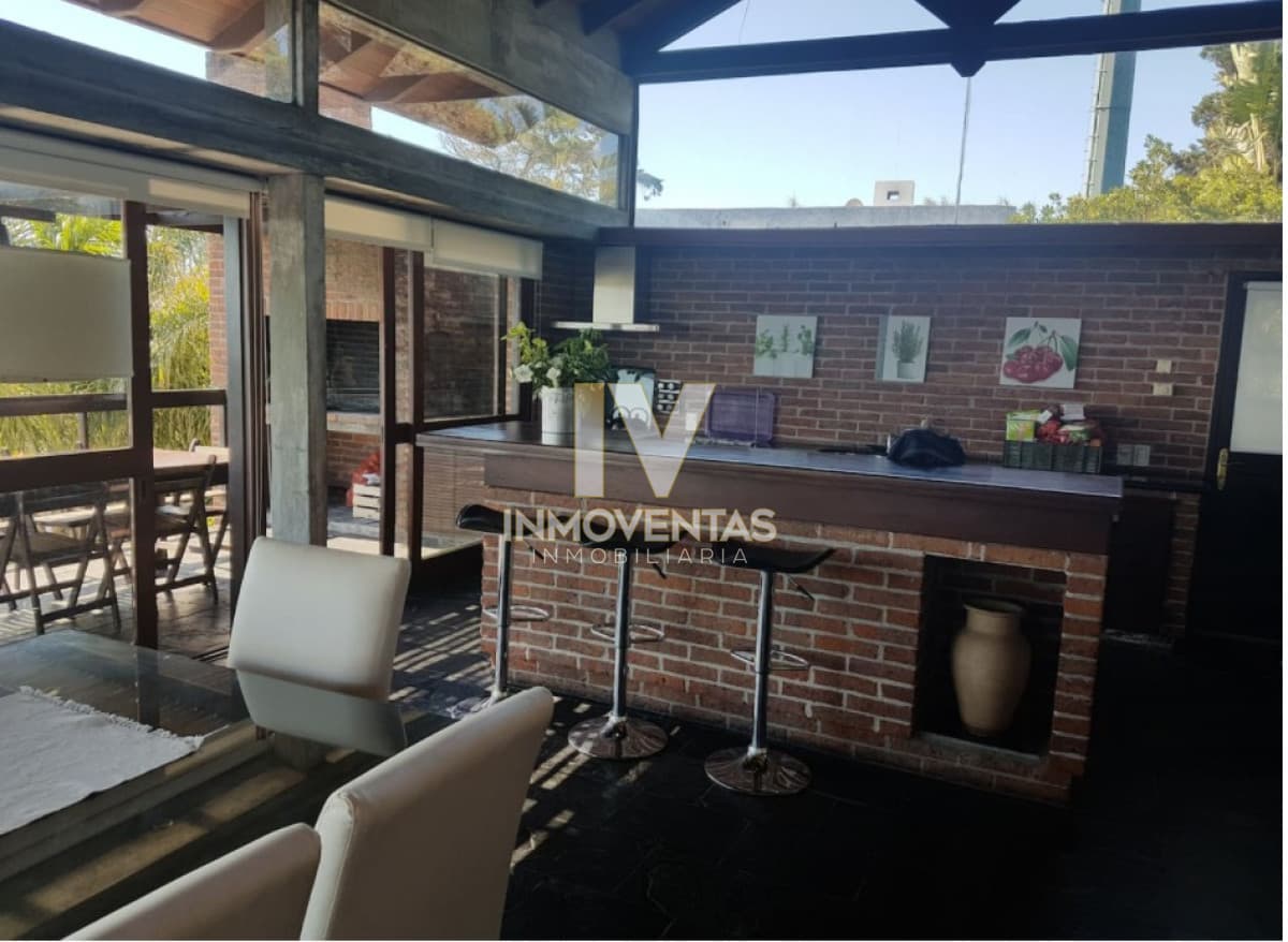 Casa en Punta Ballena 4 dormitorios con piscina y parrillero
