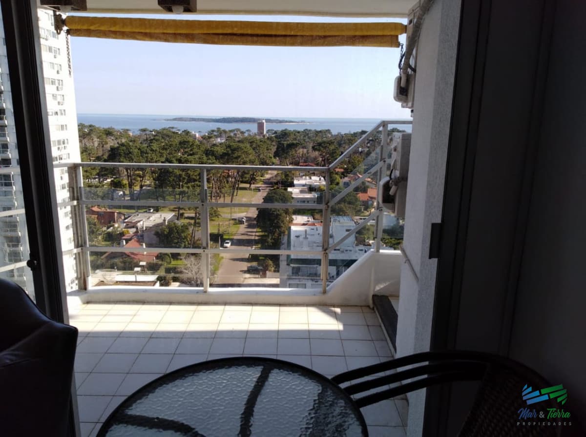 En venta apartamento 3 dormitorios en Roosevelt, zona Cantegril, Punta del Este