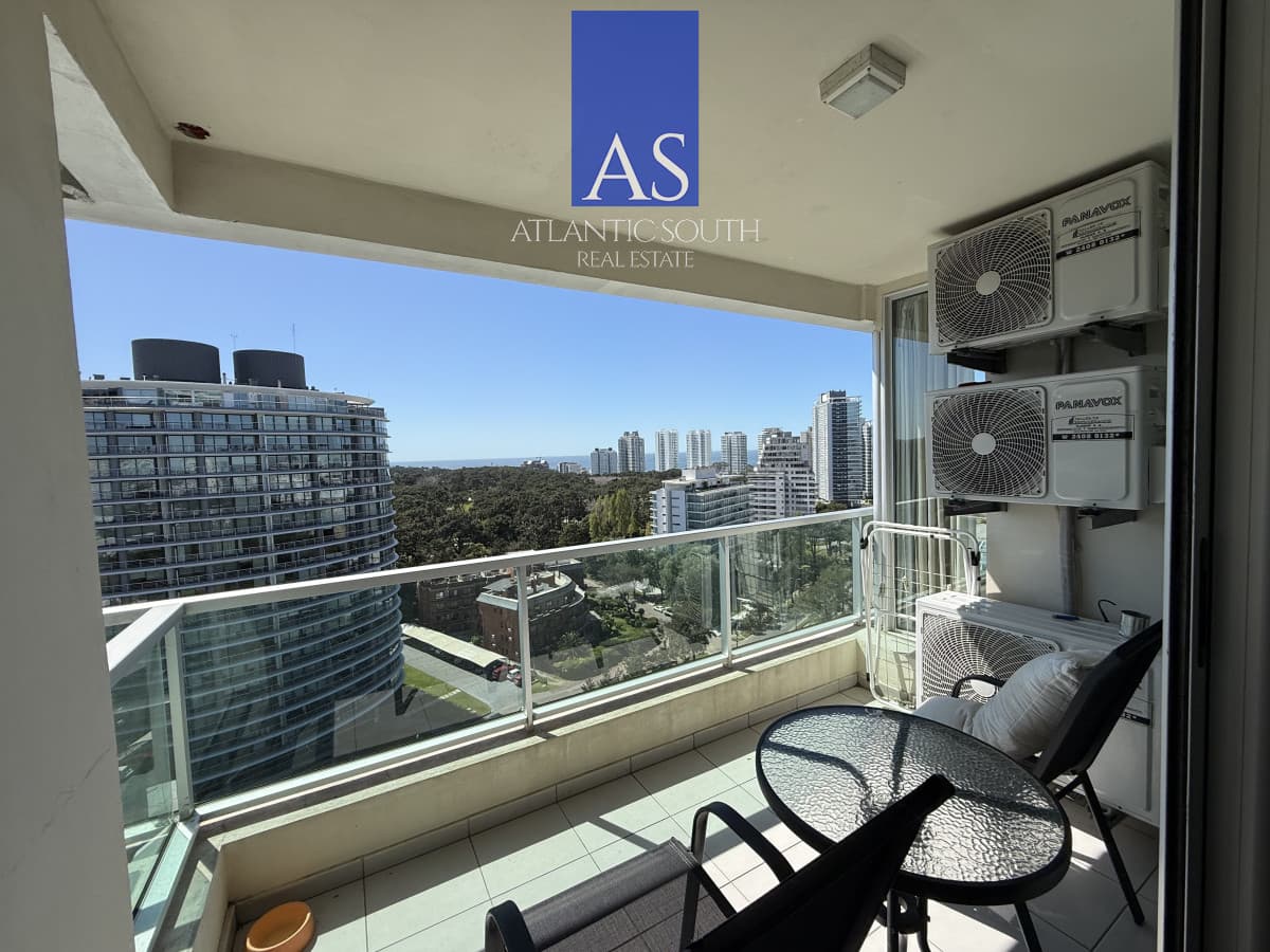 Alquiler anual 2 dormitorios piso alto con todos los servicios bien ubicado Punta del Este