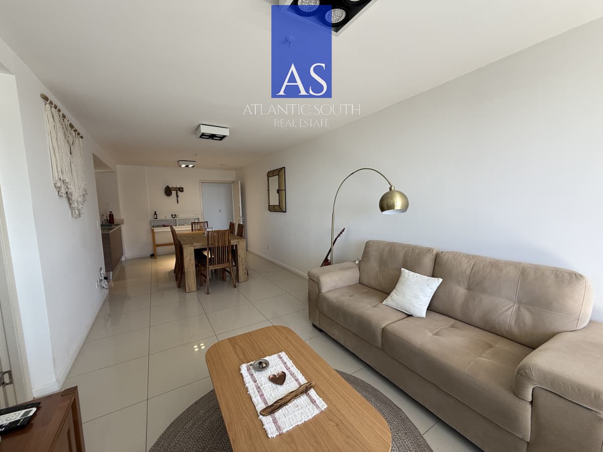 Alquiler anual 2 dormitorios piso alto con todos los servicios bien ubicado Punta del Este