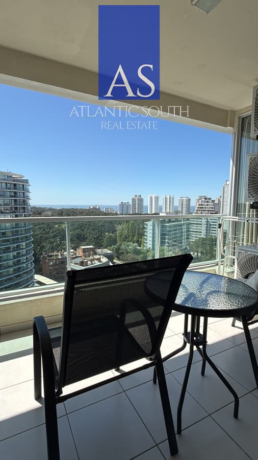 Alquiler anual 2 dormitorios piso alto con todos los servicios bien ubicado Punta del Este
