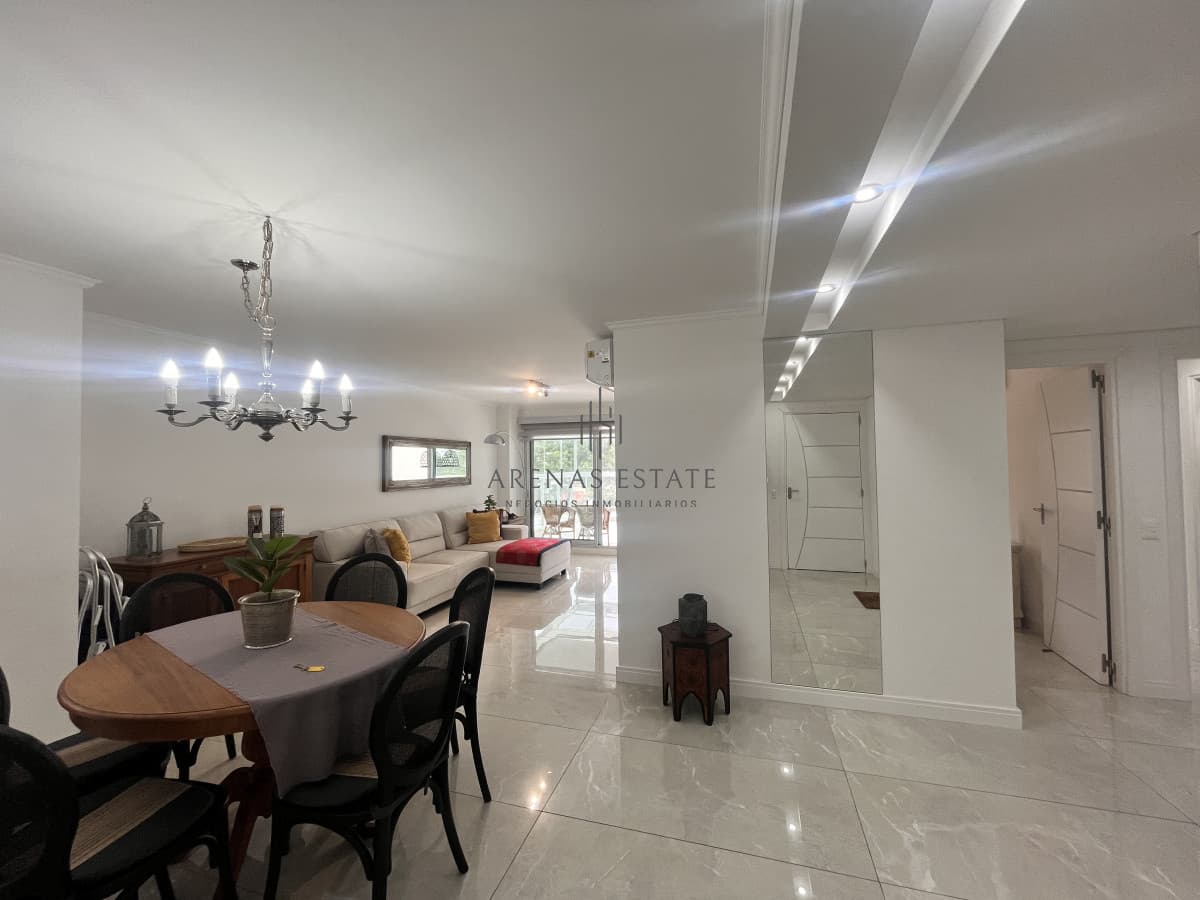 Apartamento de 2 dormitorios en venta en Punta del Este