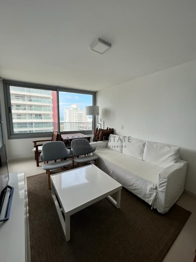 Apartamento de dos dormitorios en alquiler Punta del Este