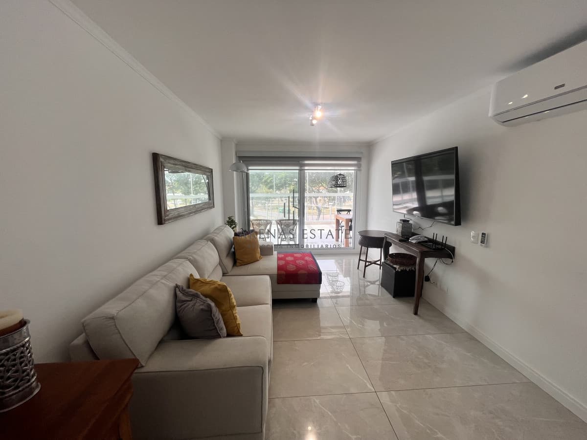 Apartamento de 2 dormitorios en venta en Punta del Este