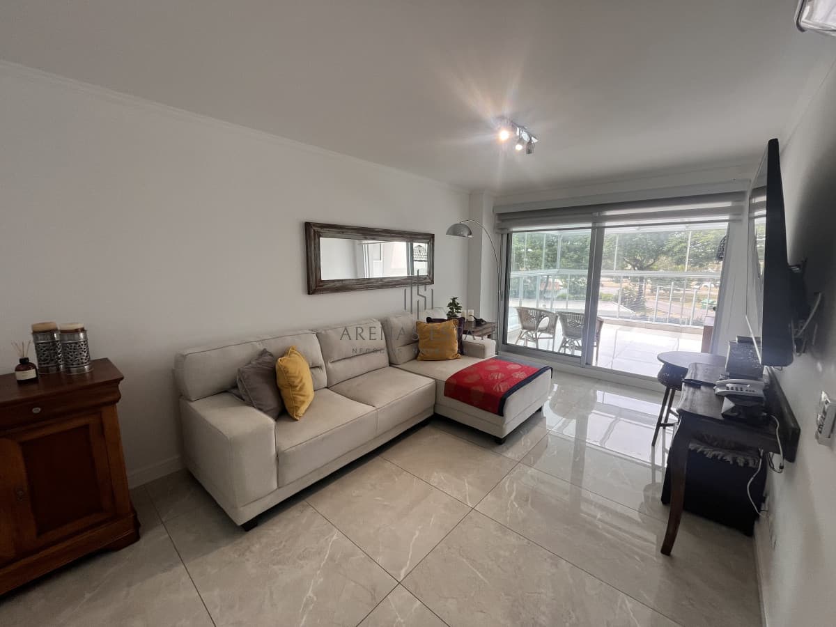 Apartamento de 2 dormitorios en venta en Punta del Este