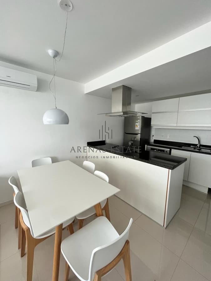 Apartamento de dos dormitorios en alquiler Punta del Este