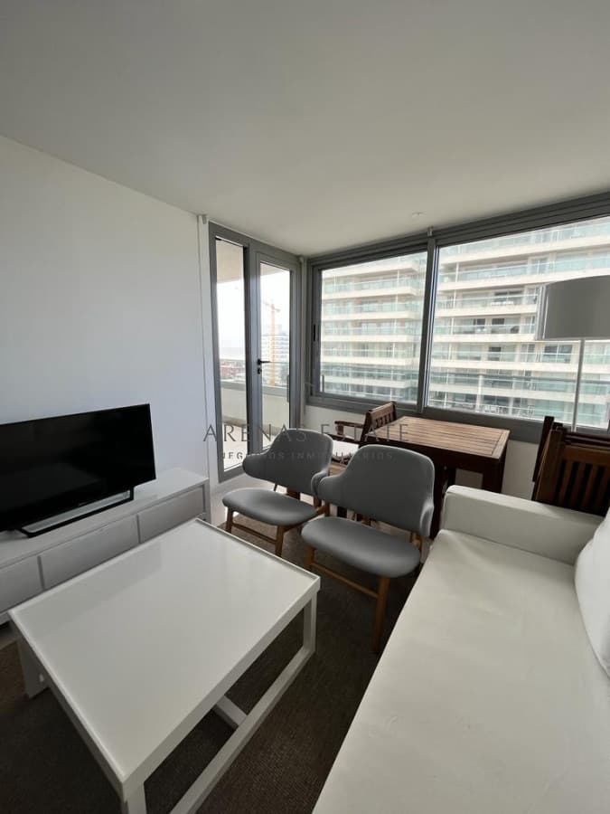 Apartamento de dos dormitorios en alquiler Punta del Este