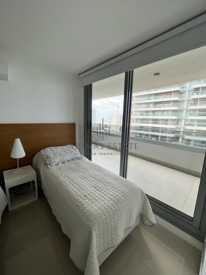 Apartamento de dos dormitorios en alquiler Punta del Este