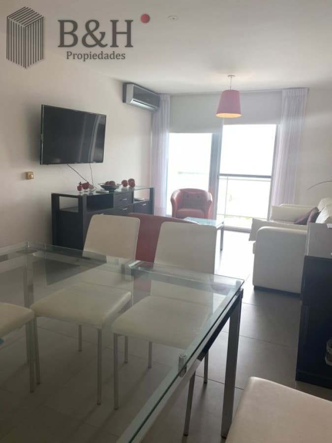 Apartamento en Punta del Este alquiler invernal y anual con terraza parrillero