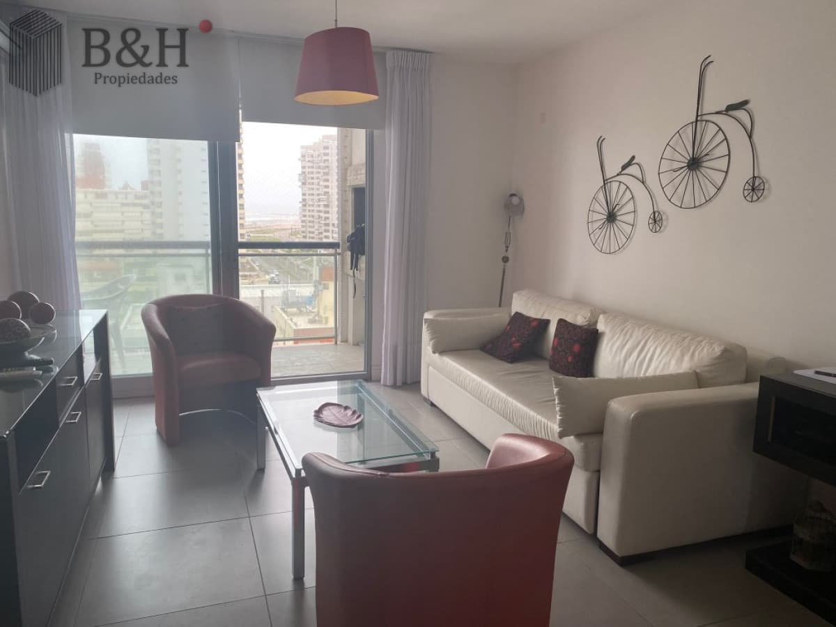 Apartamento en Punta del Este alquiler invernal y anual con terraza parrillero