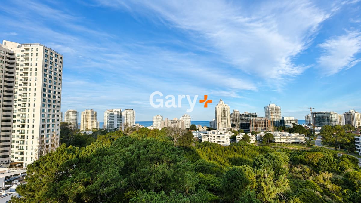 Apartamento  a estrenar de 1 dormitorio y medio en venta en Punta del Este