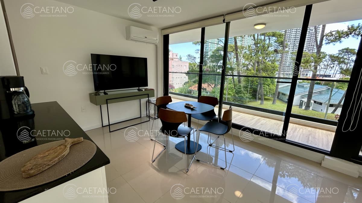 Apartamento en alquiler en Playa Mansa, 2 dormitorios