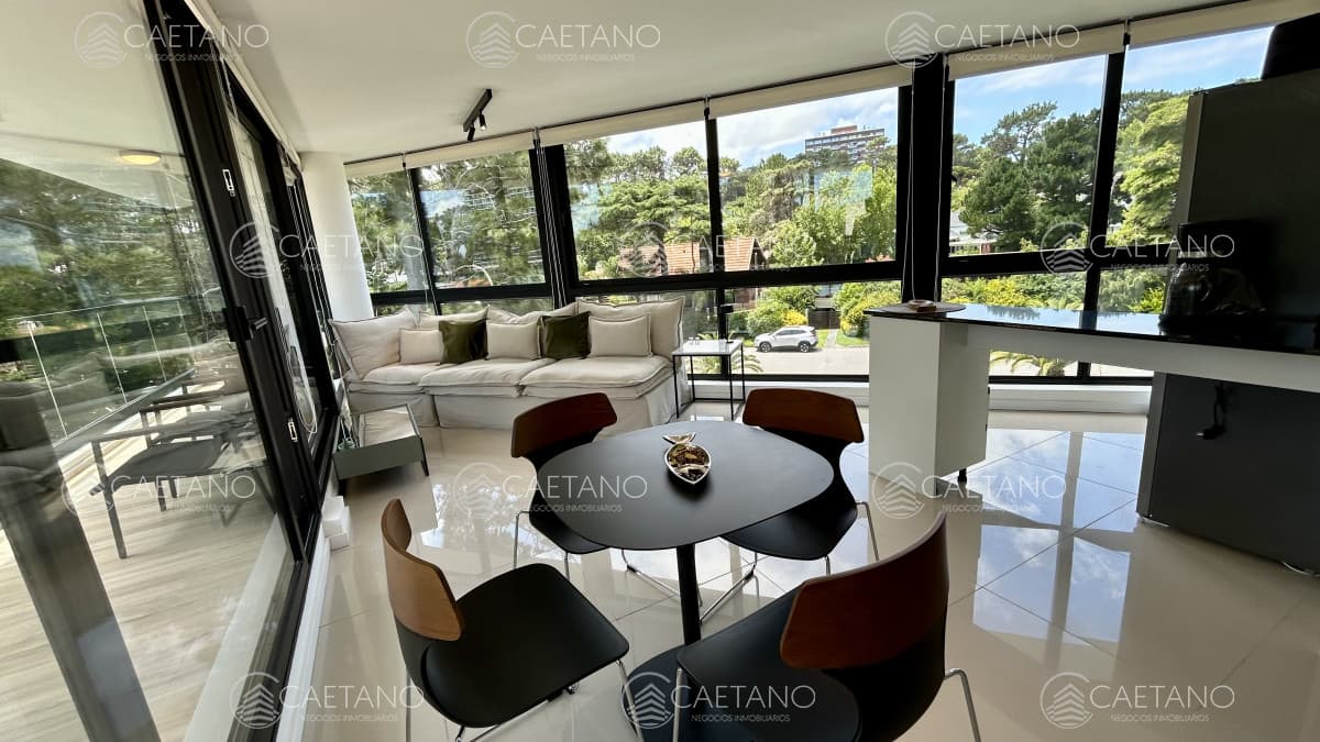Apartamento en alquiler en Playa Mansa, 2 dormitorios