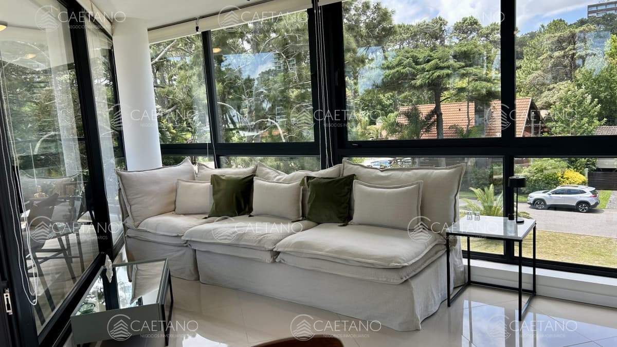 Apartamento en alquiler en Playa Mansa, 2 dormitorios