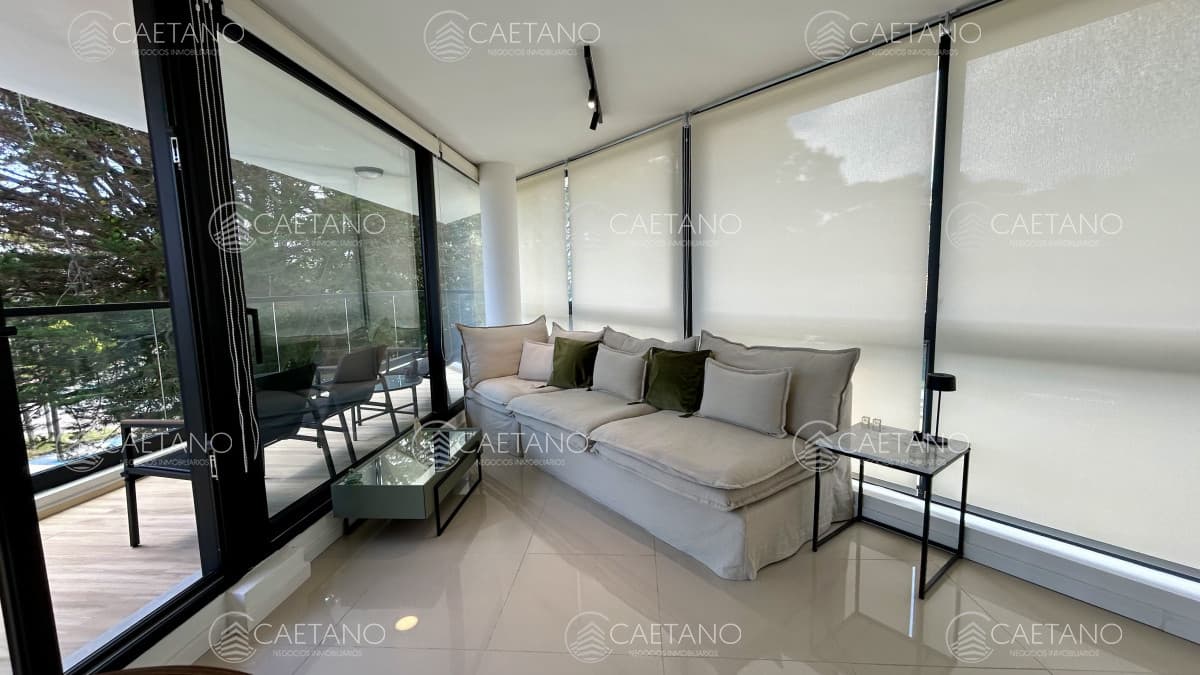 Apartamento en alquiler en Playa Mansa, 2 dormitorios