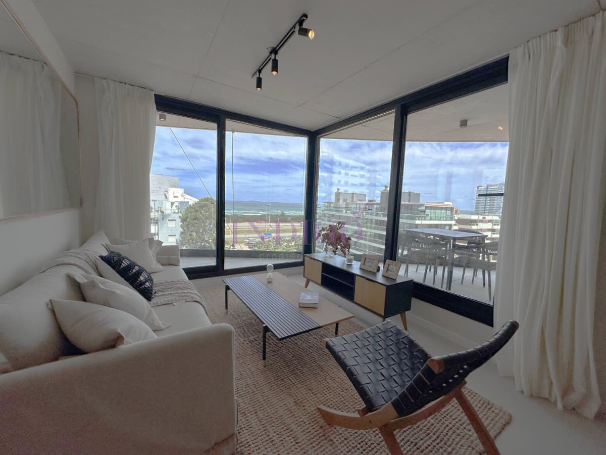 Apto en venta de 2 dormitorios en Edificio Manglar, Playa Brava, Punta del Este
