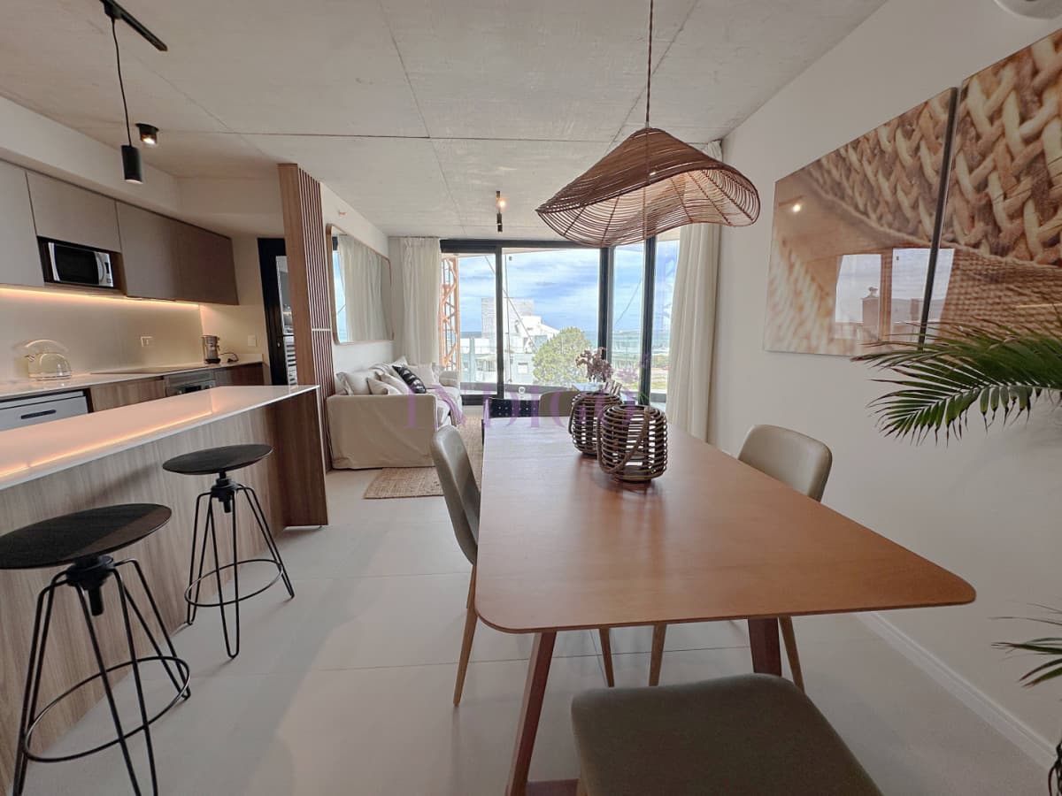 Apto en venta de 2 dormitorios en Edificio Manglar, Playa Brava, Punta del Este