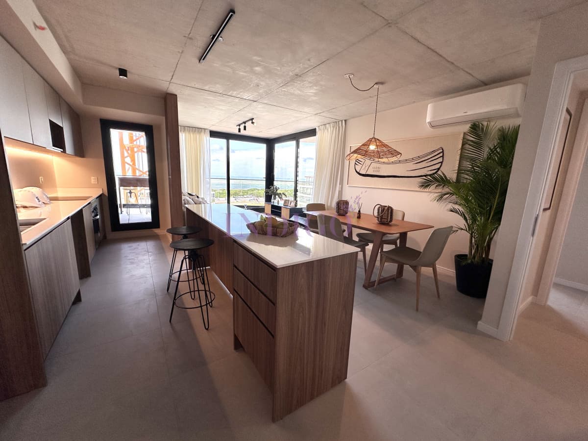 Apto en venta de 2 dormitorios en Edificio Manglar, Playa Brava, Punta del Este