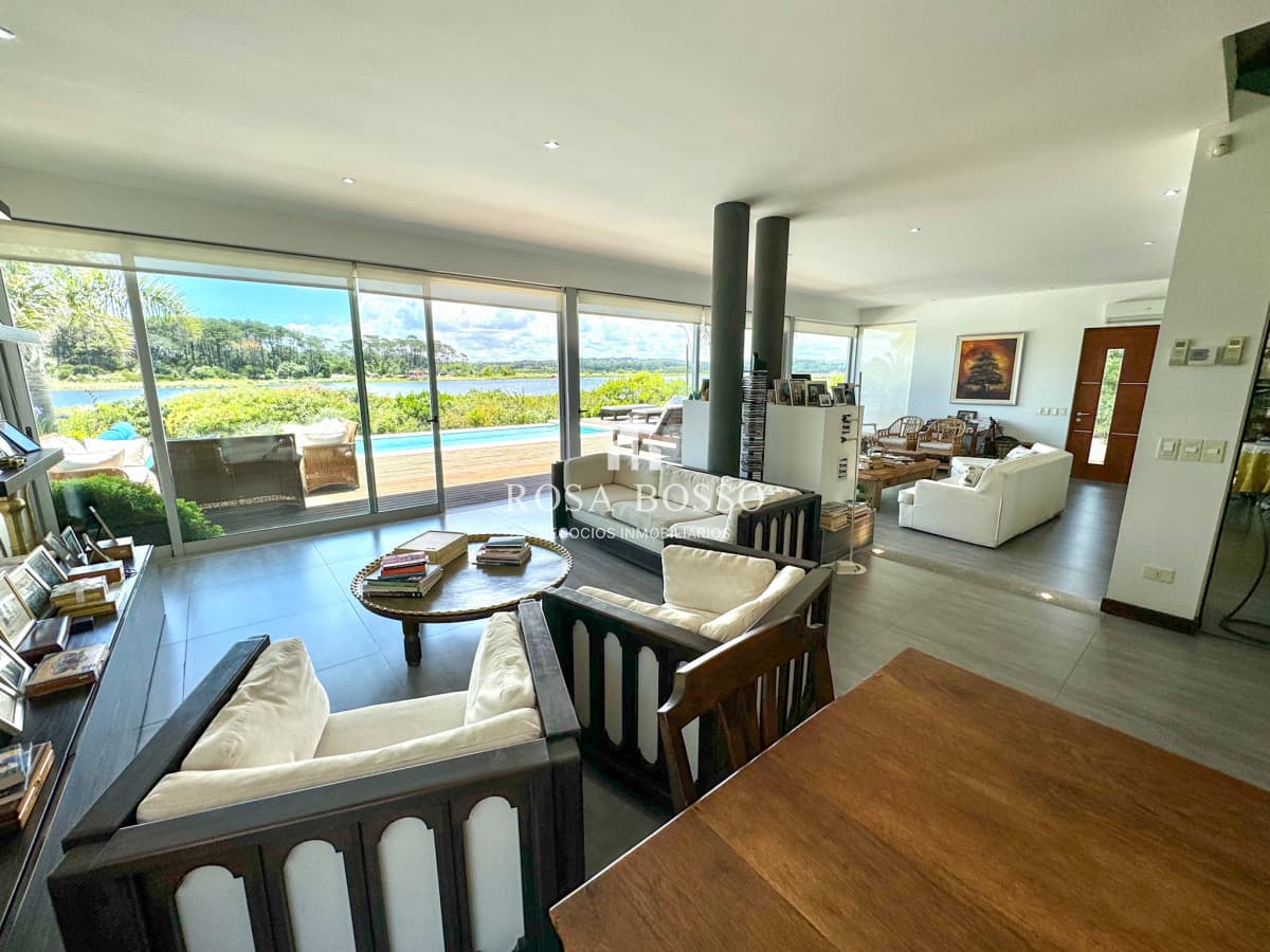 Casa Venta 4 dormitorios Laguna del Diario Punta del Este