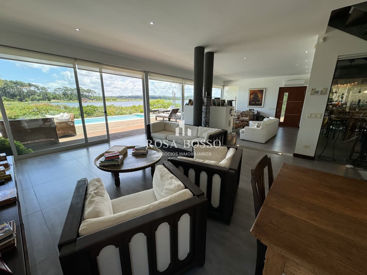 Casa Venta 4 dormitorios Laguna del Diario Punta del Este