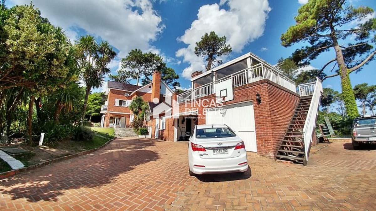 Casa en venta Playa Mansa  7 dormitorios