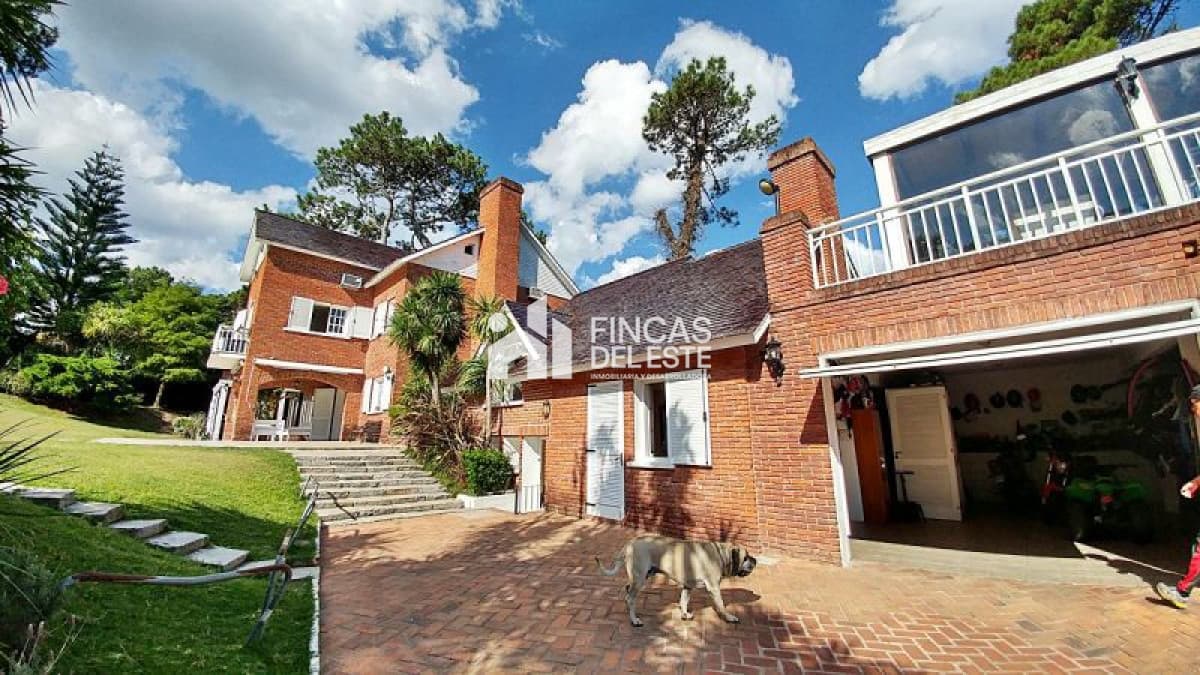 Casa en venta Playa Mansa  7 dormitorios