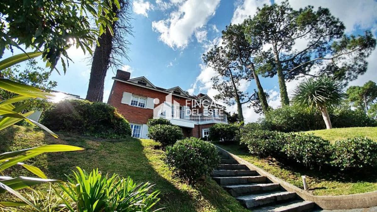 Casa en venta Playa Mansa  7 dormitorios