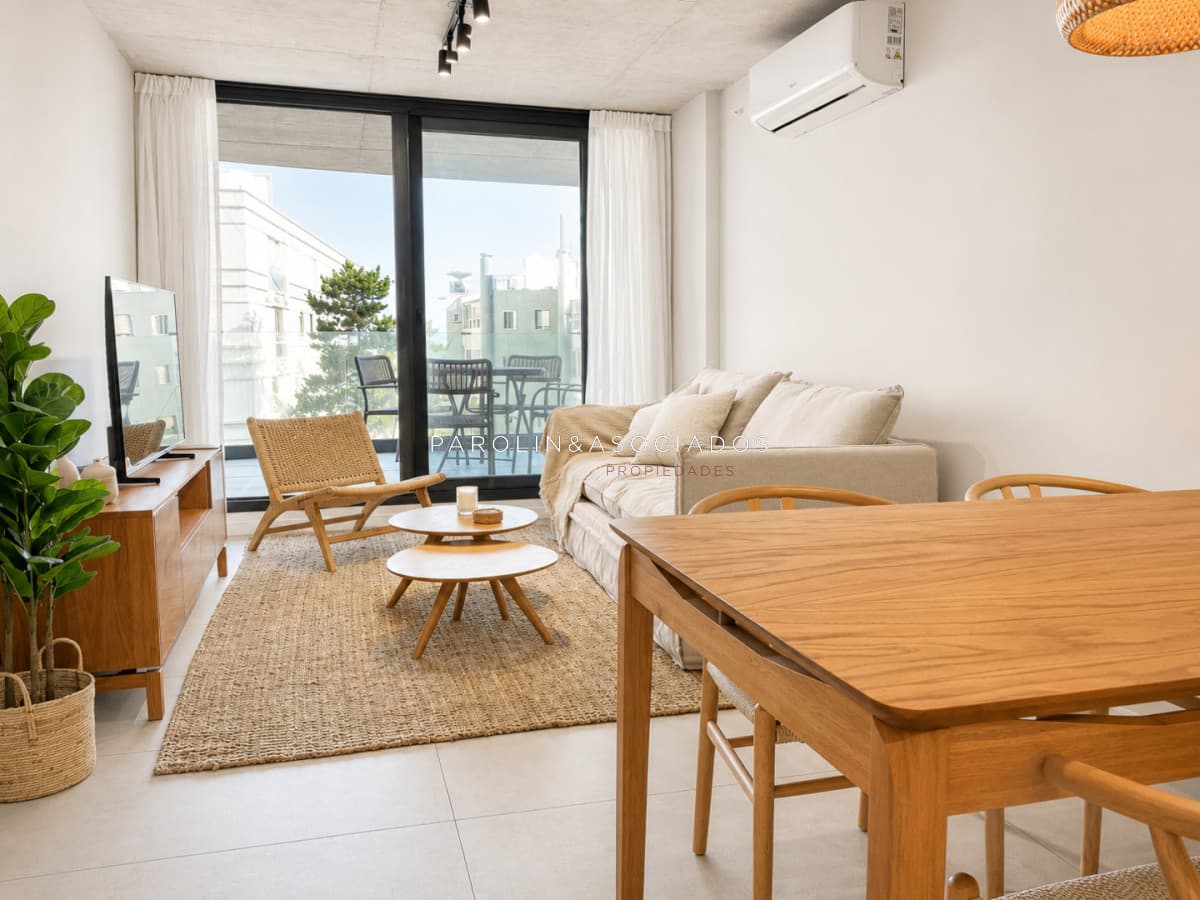 Apartamento de 2 dormitorios y 2 baños en Punta del este